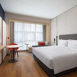 Standard Zimmer mit Kingsize-Bett für Gäste mit Behinderungen